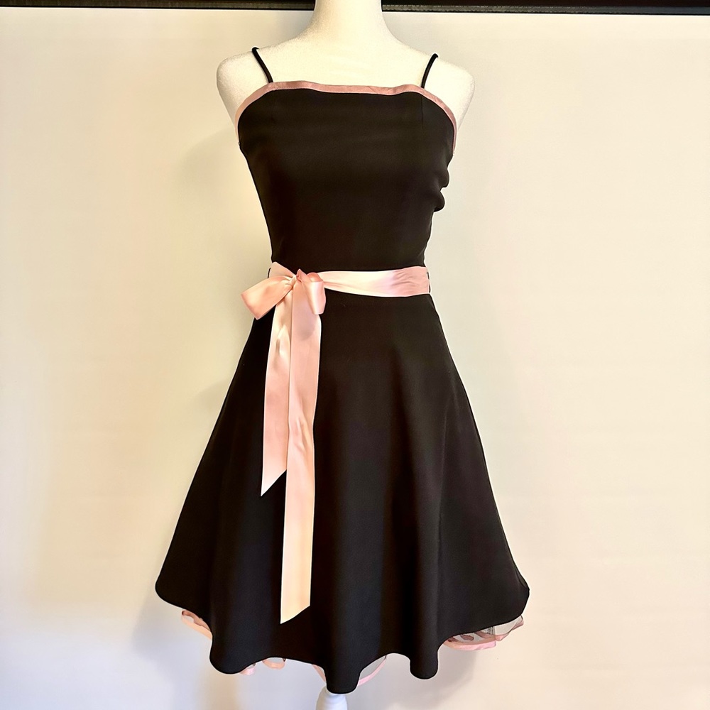 Pulse black and pink bowed balletcore styled mini/midi vintage 2000’s dress.